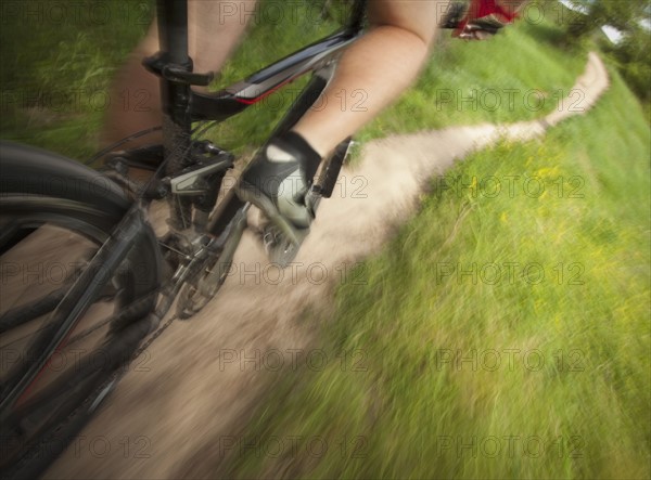 Cyclist on single track trail. Photo. Mike Kemp