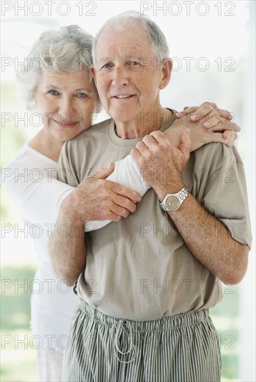 Happy senior couple. Photo : momentimages