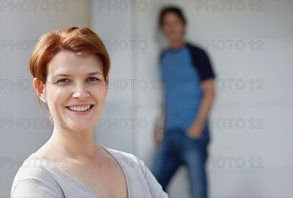 Cheerful red haired woman. Photo : momentimages