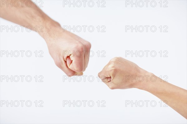 Hands in a fist. Photo : momentimages