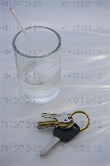 Keys beside alcoholic drink. Photo : Daniel Grill