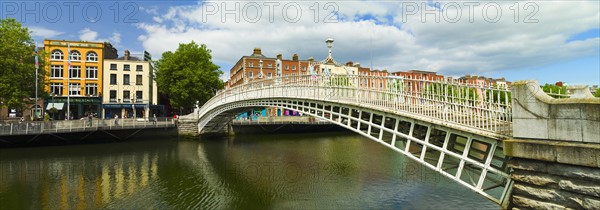 Ha'penny bridge and River Liffey.