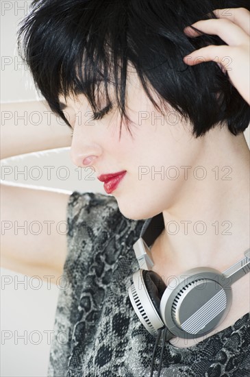 Woman dancing. Photo : Daniel Grill