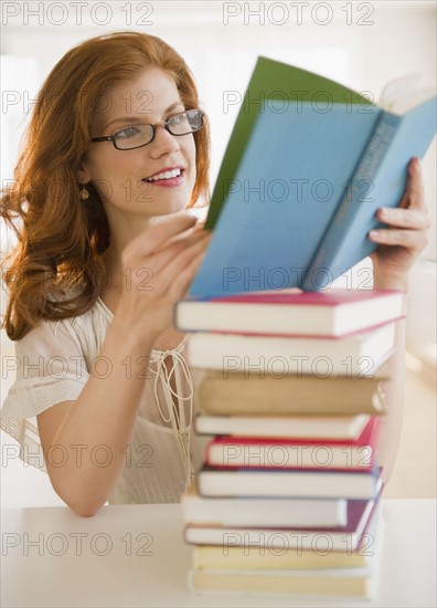 Woman reading. Photo : Jamie Grill