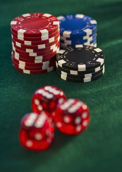 Poker chips and dice. Photo : Daniel Grill