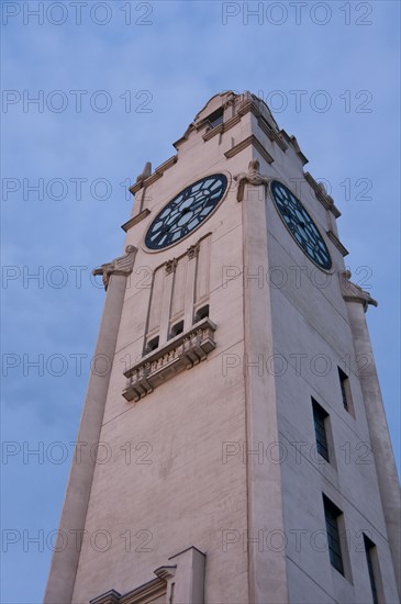 Clock tower on building. Photo : Daniel Grill