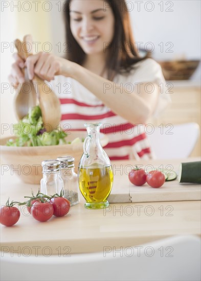 Woman preparing salad. Photo : Jamie Grill