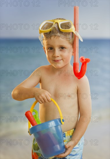 Young boy playing at the beach. Photo : Daniel Grill