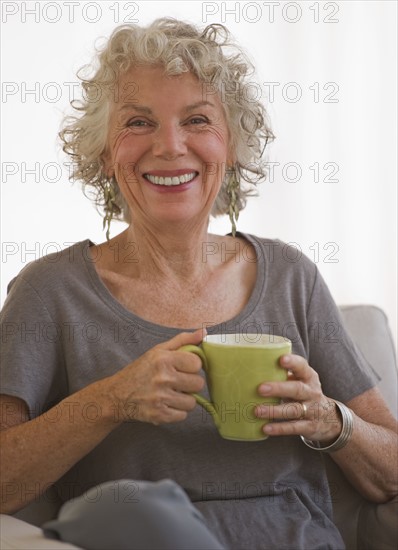 Woman drinking a cup of coffee. Photo : Daniel Grill