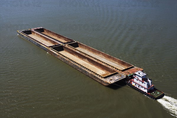 Boat and barges in river. Photo : fotog