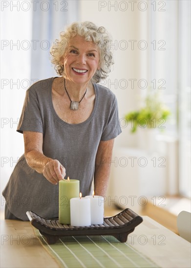 Woman lighting candles. Photo : Daniel Grill