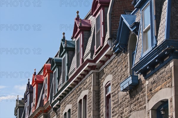 Brownstone building. Photo : Daniel Grill