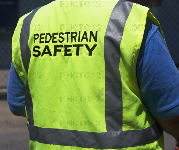 Pedestrian guard. Photo : fotog