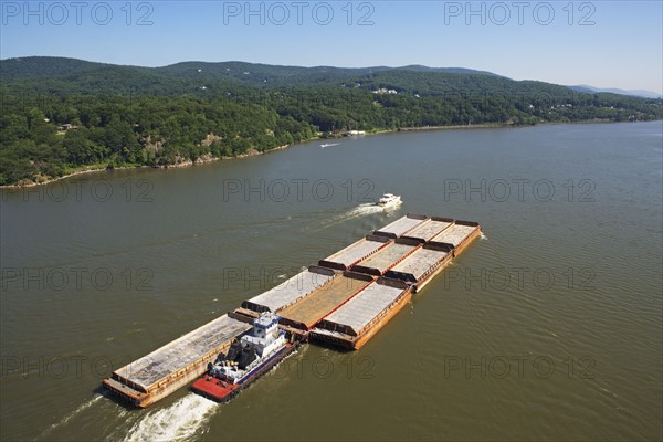 Boat and barges in river. Photo : fotog