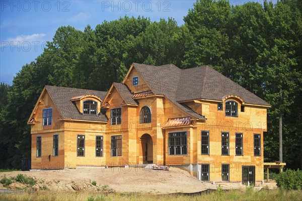 Partially built house. Photo : fotog