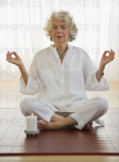 Woman meditating. Photo : Daniel Grill