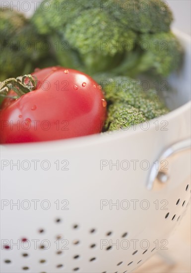 Colander of broccoli and tomatoes. Photo : Jamie Grill