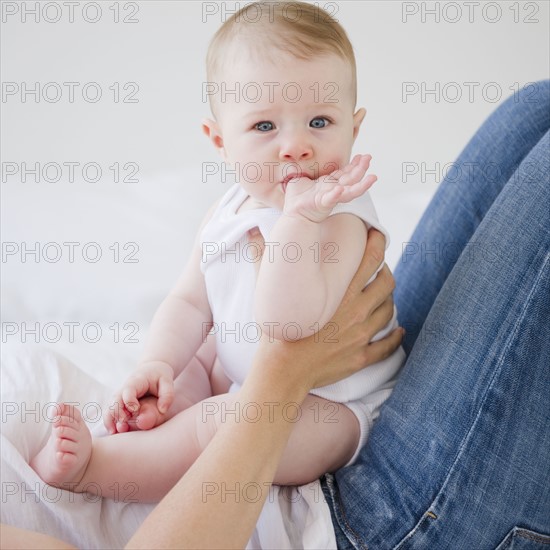 Mother holding baby. Photo : Jamie Grill