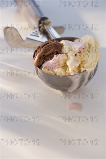 Ice cream in scooper. Photo : Daniel Grill