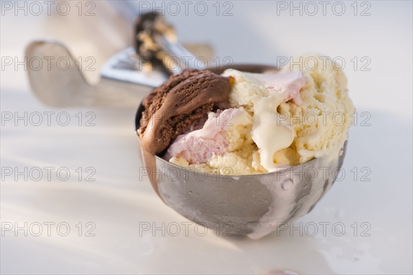 Ice cream in scooper. Photo. Daniel Grill