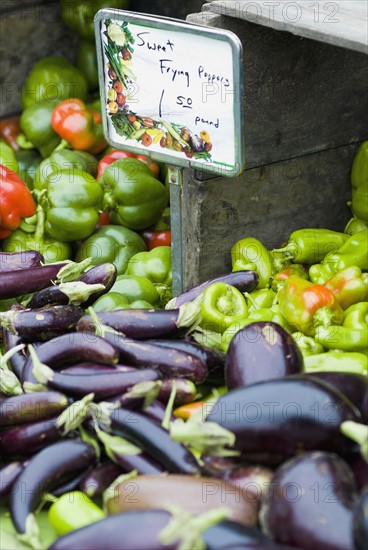 Peppers on display at farmer's market. Photo : Antonio M. Rosario