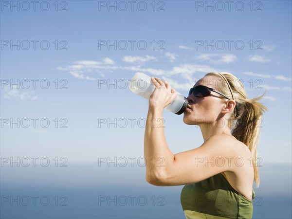 Runner having a drink of water. Photo. Erik Isakson