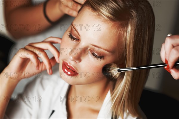 Fashion model being styled. Photo : momentimages