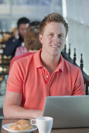 Man sitting on patio at cafe. Photo. Dan Bannister