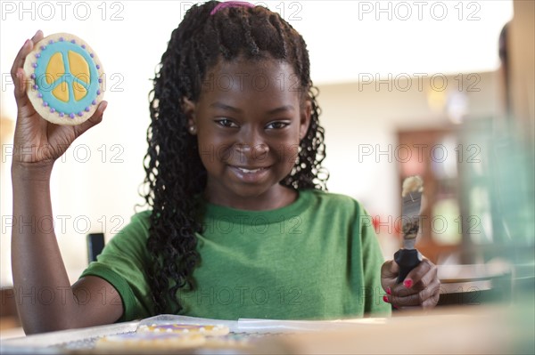Young girl baking cookies. Photo : Tim Pannell