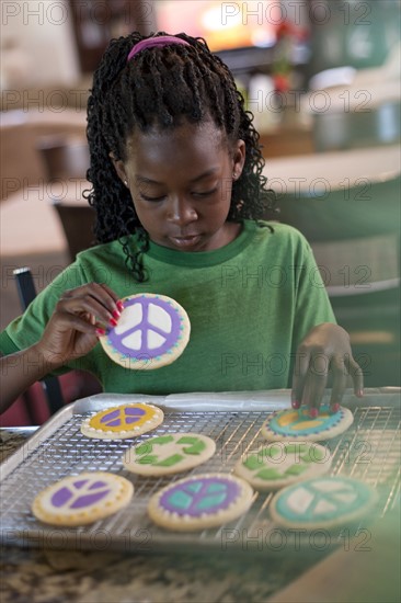 Young girl baking cookies. Photo : Tim Pannell