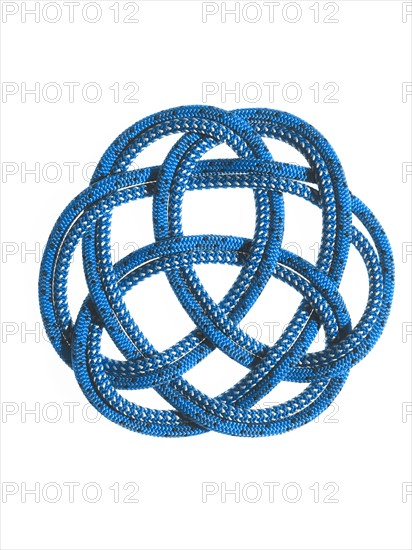 Blue rope looped together. Photo : David Arky