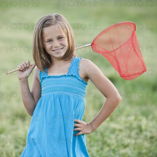 Young girl holding a butterfly net. Photo : Mike Kemp