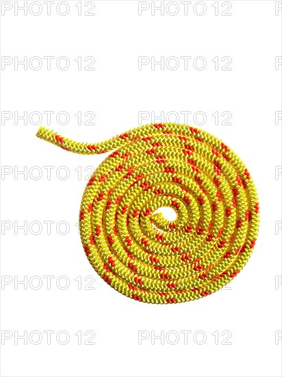 Yellow rope in a circular pattern. Photo : David Arky