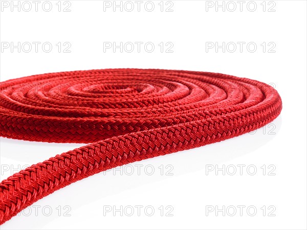 Red rope in a circular pattern. Photo : David Arky