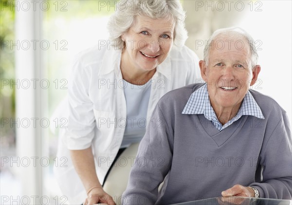 Cheerful senior couple. Photo : momentimages