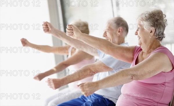 Senior's exercise class. Photo : momentimages