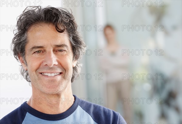 Cheerful handsome man. Photo : momentimages