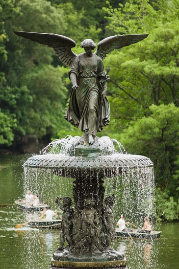 Angel statue on Bethesda fountain. Photo : Antonio M. Rosario