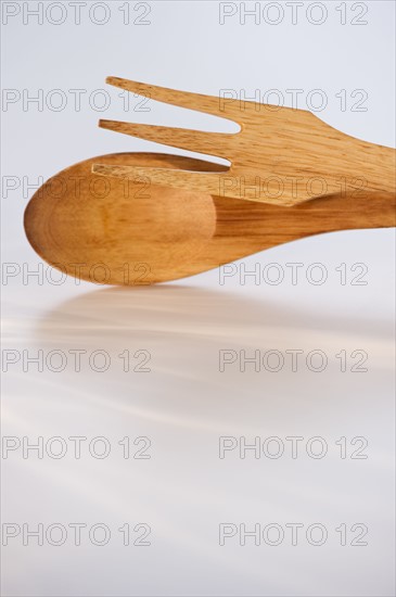 Wooden salad fork and spoon. Photo. Daniel Grill