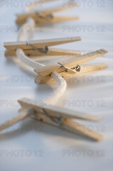 Clothespins on clothesline. Photo : Daniel Grill