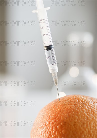 Syringe in orange. Photo : Jamie Grill