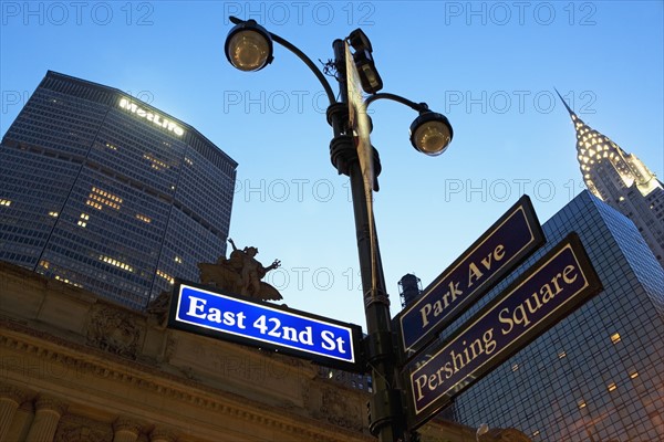 USA, New York State, New York City, Grand Central Station, Met Life building and Chrysler building at dusk. Photo : fotog