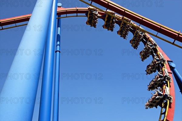 Rollercoaster against blue sky. Photo : fotog