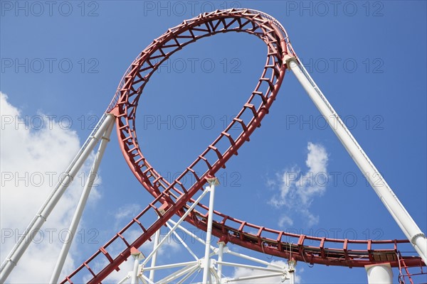 Rollercoaster against sky. Photo : fotog