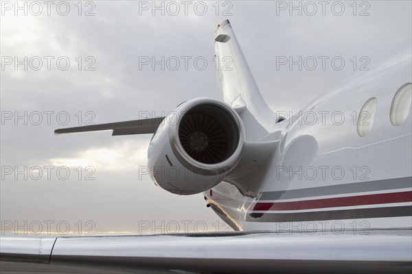 Rear section of Gulfstream G3 private jet with wing and engine. Photo : Johannes Kroemer