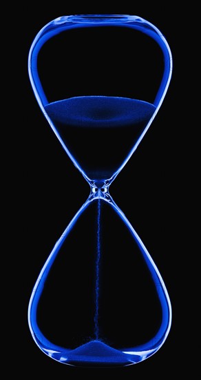 Studio shot of hour-glass on black background. Photo : Mike Kemp