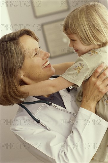 Doctor holding young girl. Photo : Fisher Litwin