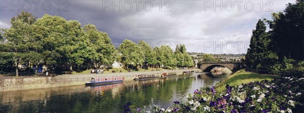 River boats. Photo : Fisher Litwin