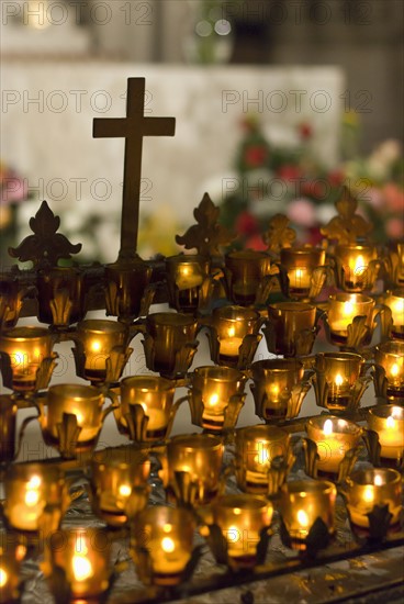 Cross with candles in cathedral. Photo : Antonio M. Rosario