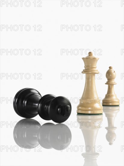 Defeated queen chess piece with queen and bishop. Photo : David Arky